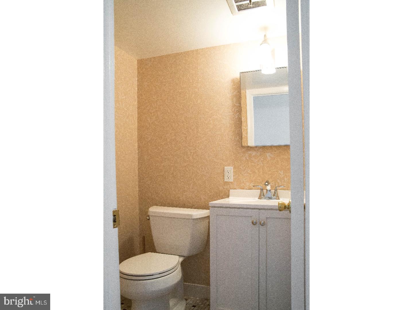 370 Hemlock Lane Springfield, PA 19064 - Photo 8 of 25 Half Bath