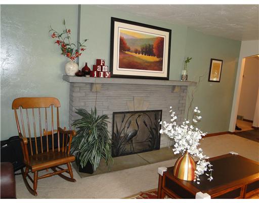 1288 Varner Road Whitehall, PA 15227 - Photo 5 of 18 Living Room.