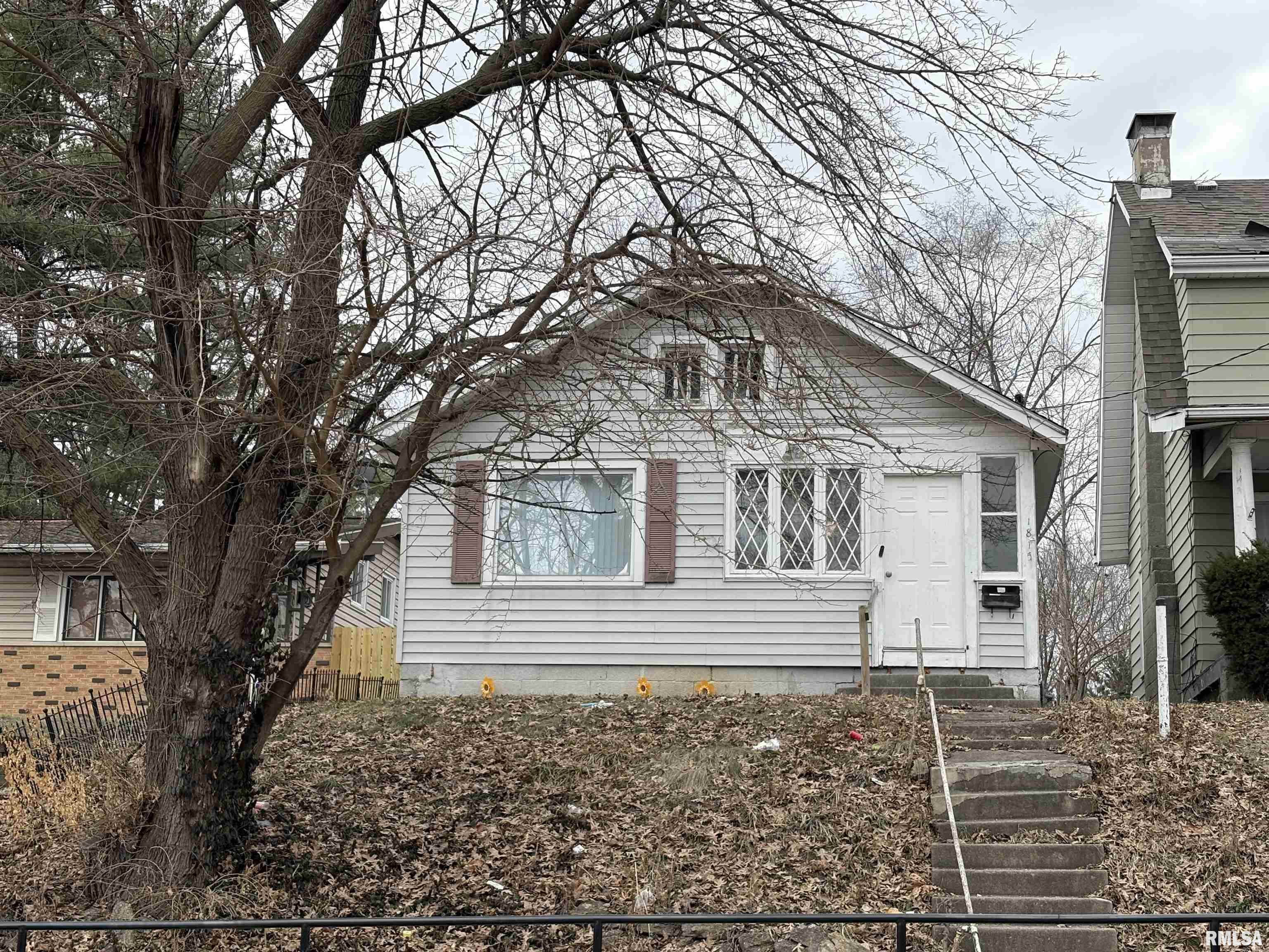 1815 North Sheridan Road Peoria, IL 61604 - Photo 2 of 35