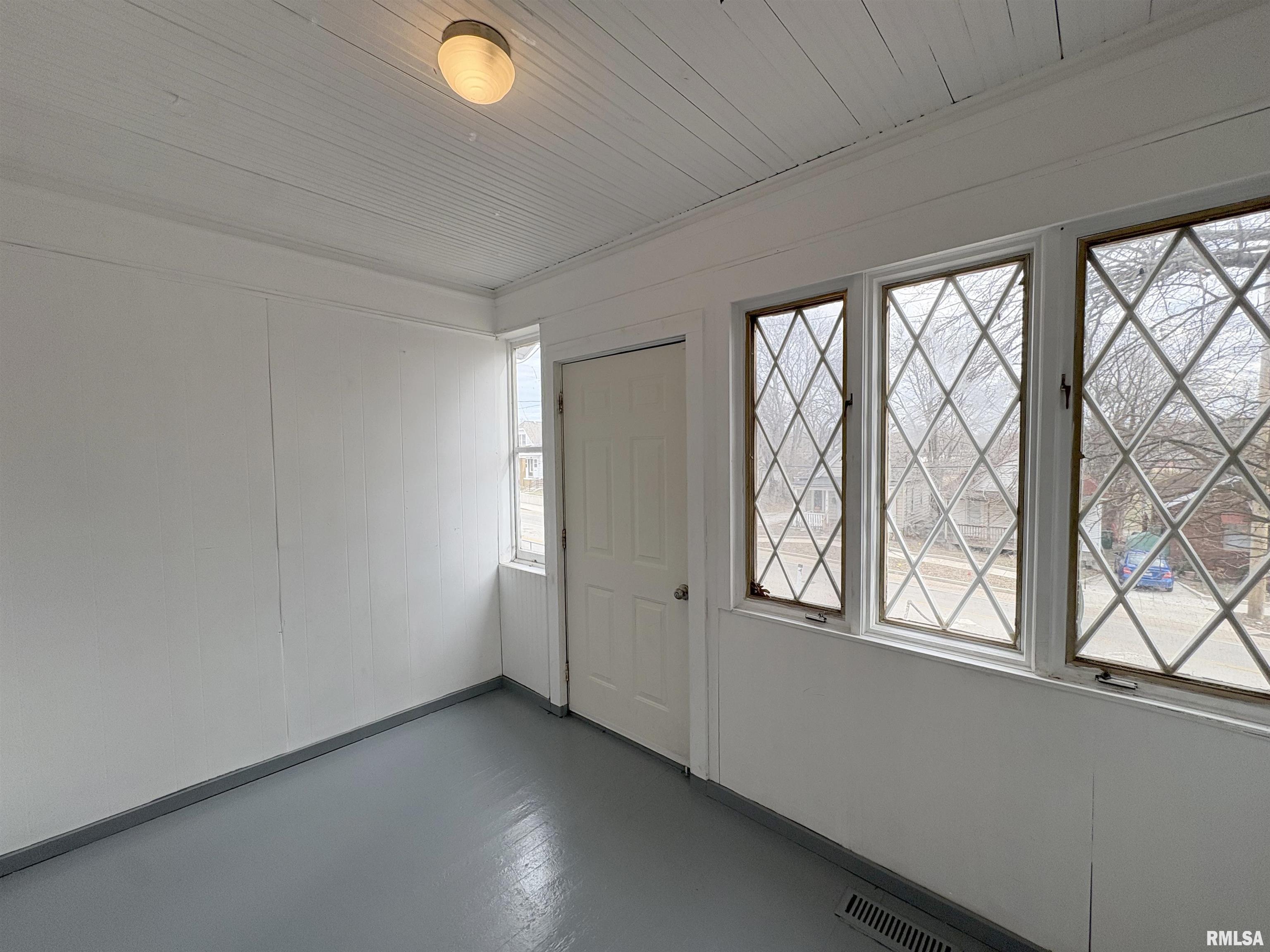 1815 North Sheridan Road Peoria, IL 61604 - Photo 3 of 35