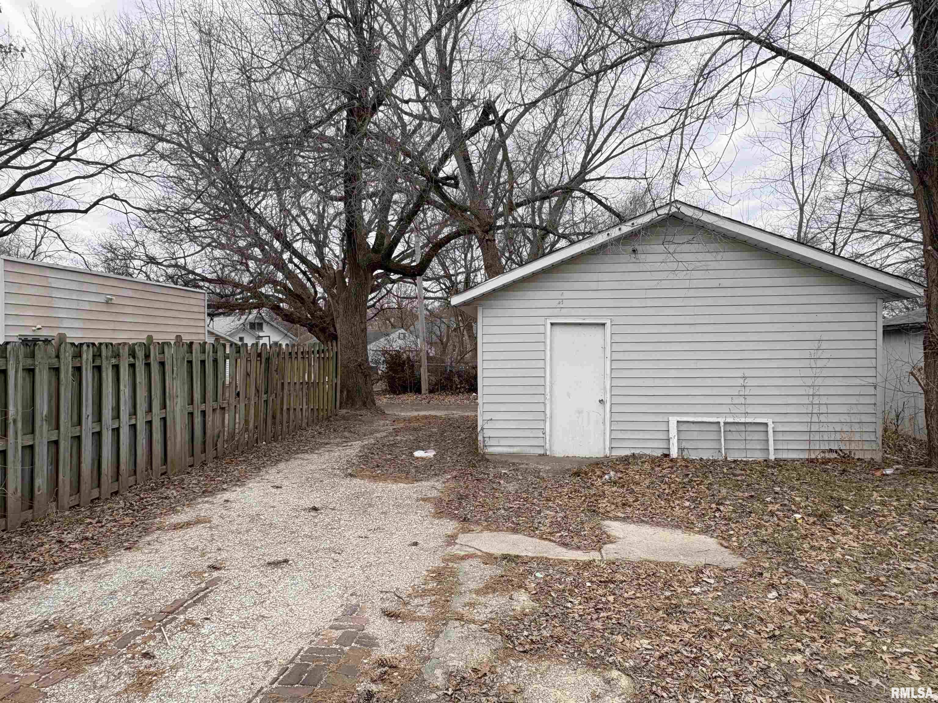 1815 North Sheridan Road Peoria, IL 61604 - Photo 34 of 35