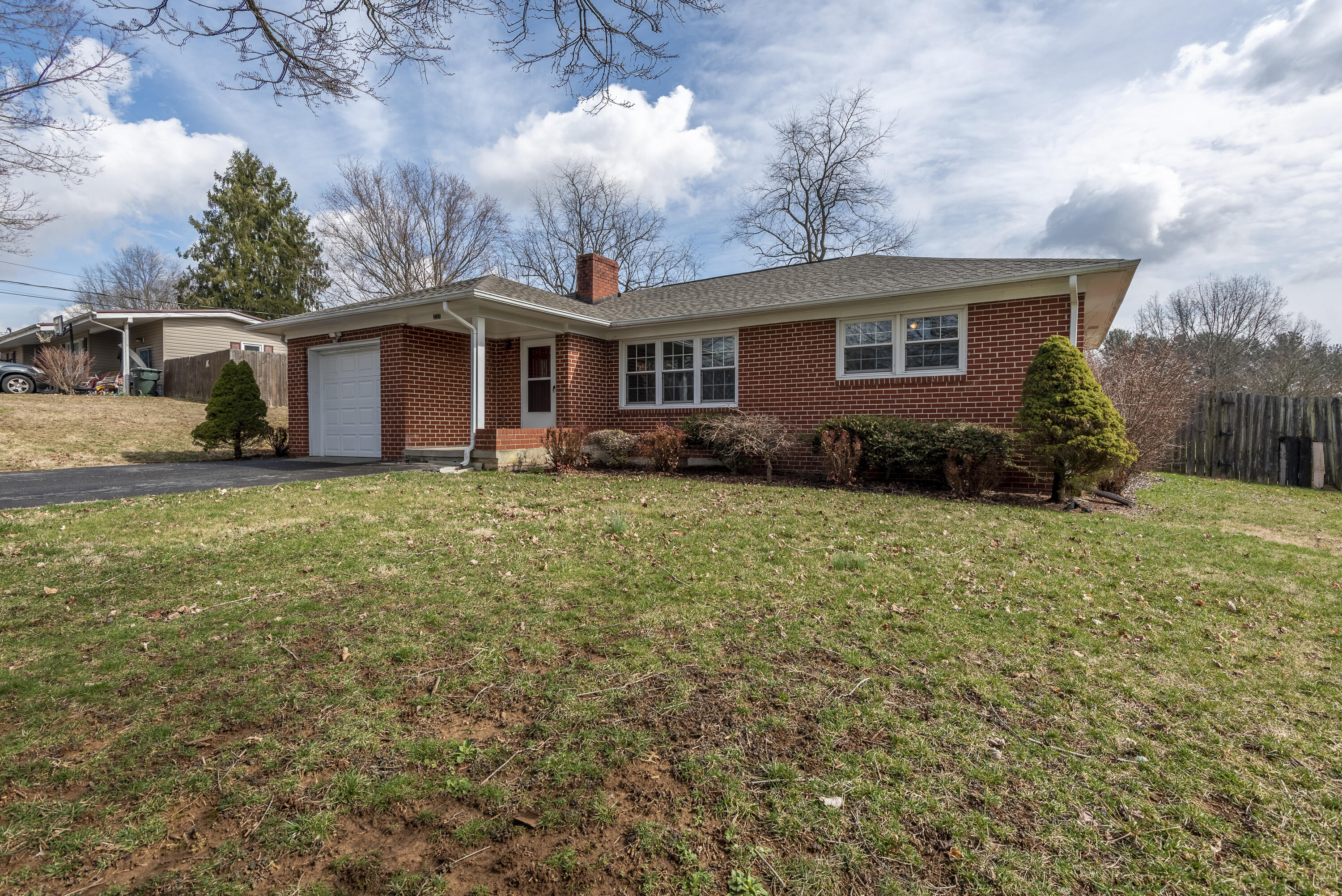 237 Sherwood Road Bristol, VA 24201 - Photo 1 of 22 237-Sherwood-Bristol-VA Matt-Smith-Realt
