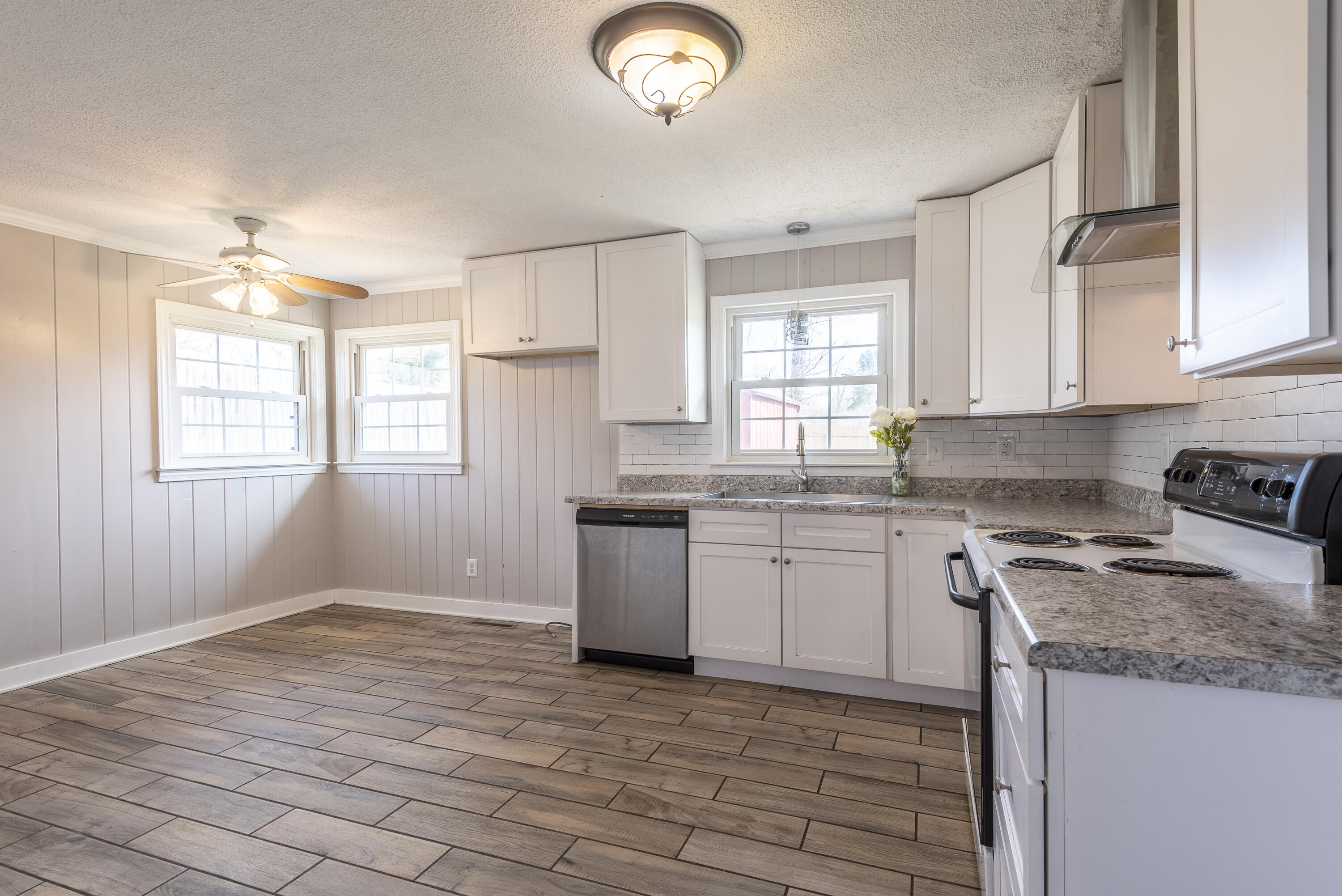 237 Sherwood Road Bristol, VA 24201 - Photo 11 of 22 237-Sherwood-Bristol-VA Matt-Smith-Realt