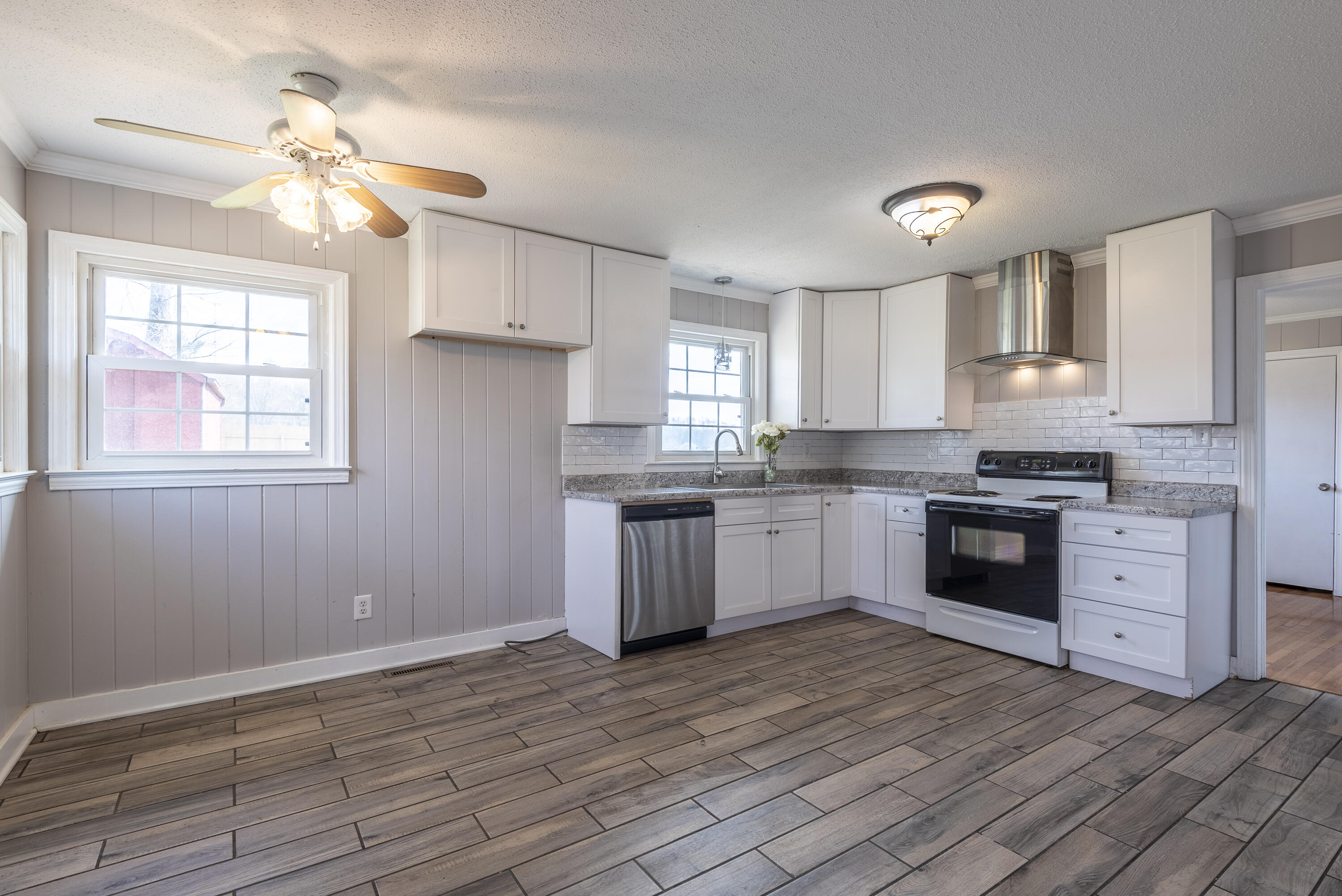 237 Sherwood Road Bristol, VA 24201 - Photo 13 of 22 23