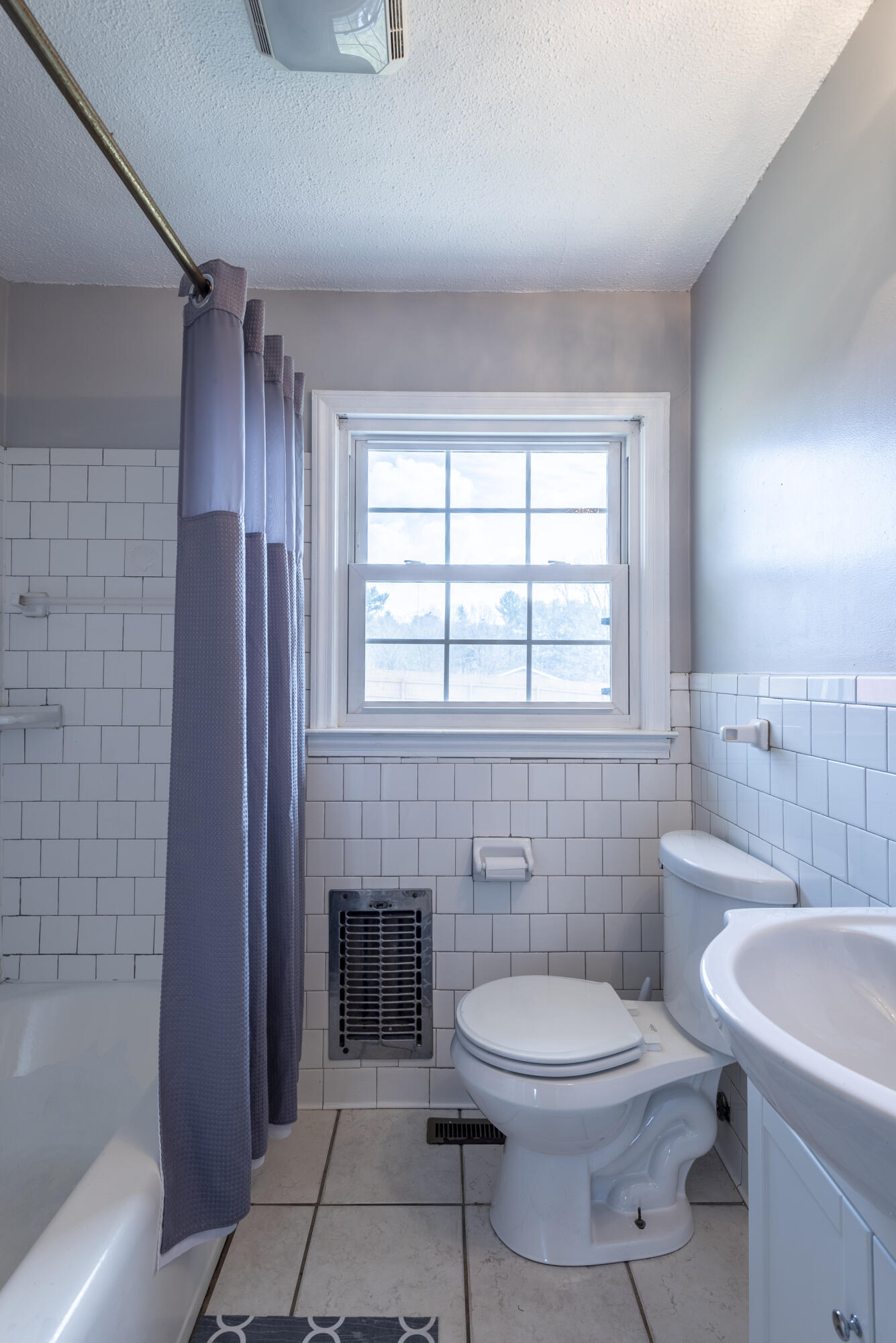 237 Sherwood Road Bristol, VA 24201 - Photo 15 of 22 237-Sherwood-Bristol-VA Matt-Smith-Realt