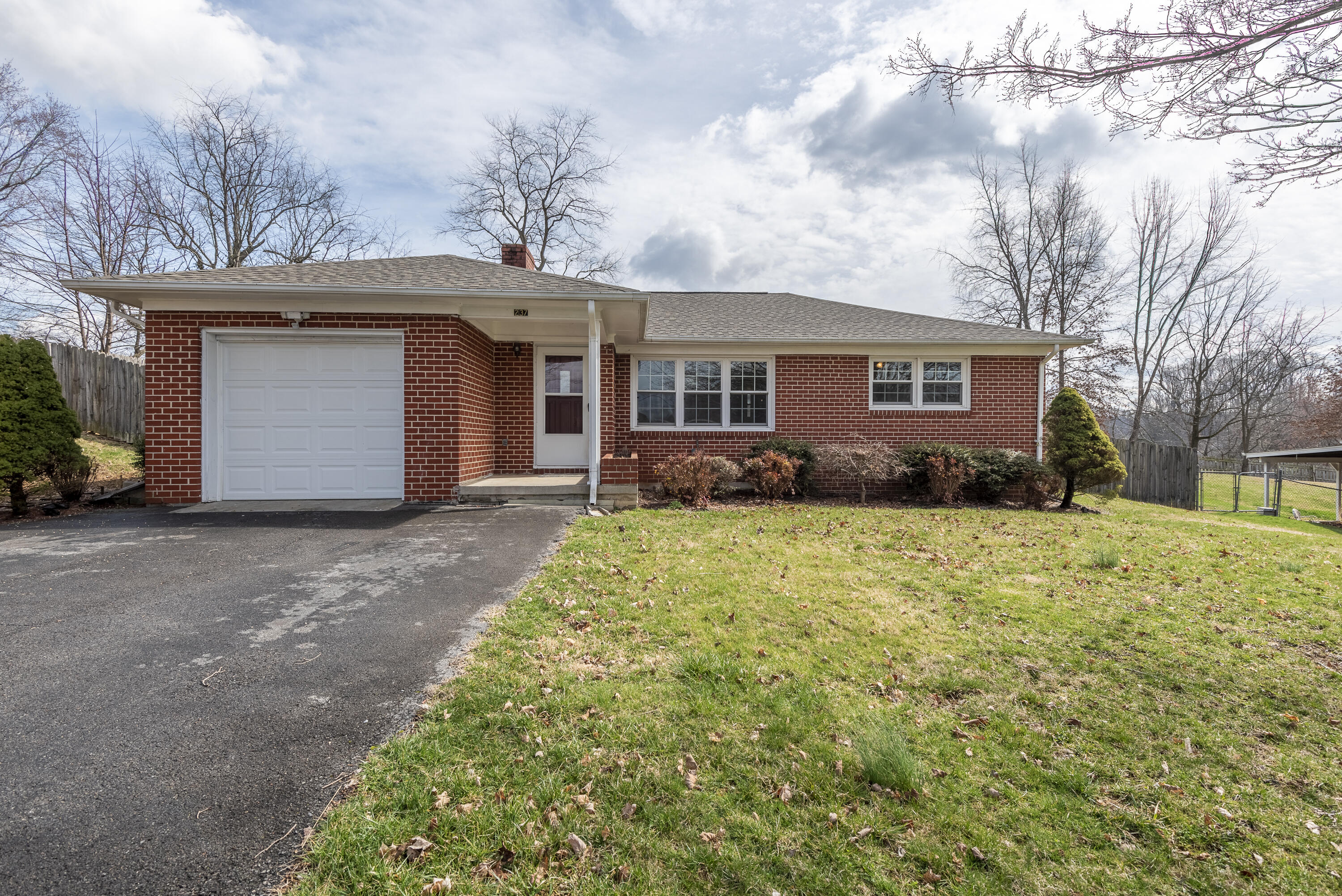 237 Sherwood Road Bristol, VA 24201 - Photo 2 of 22 237-Sherwood-Bristol-VA Matt-Smith-Realt