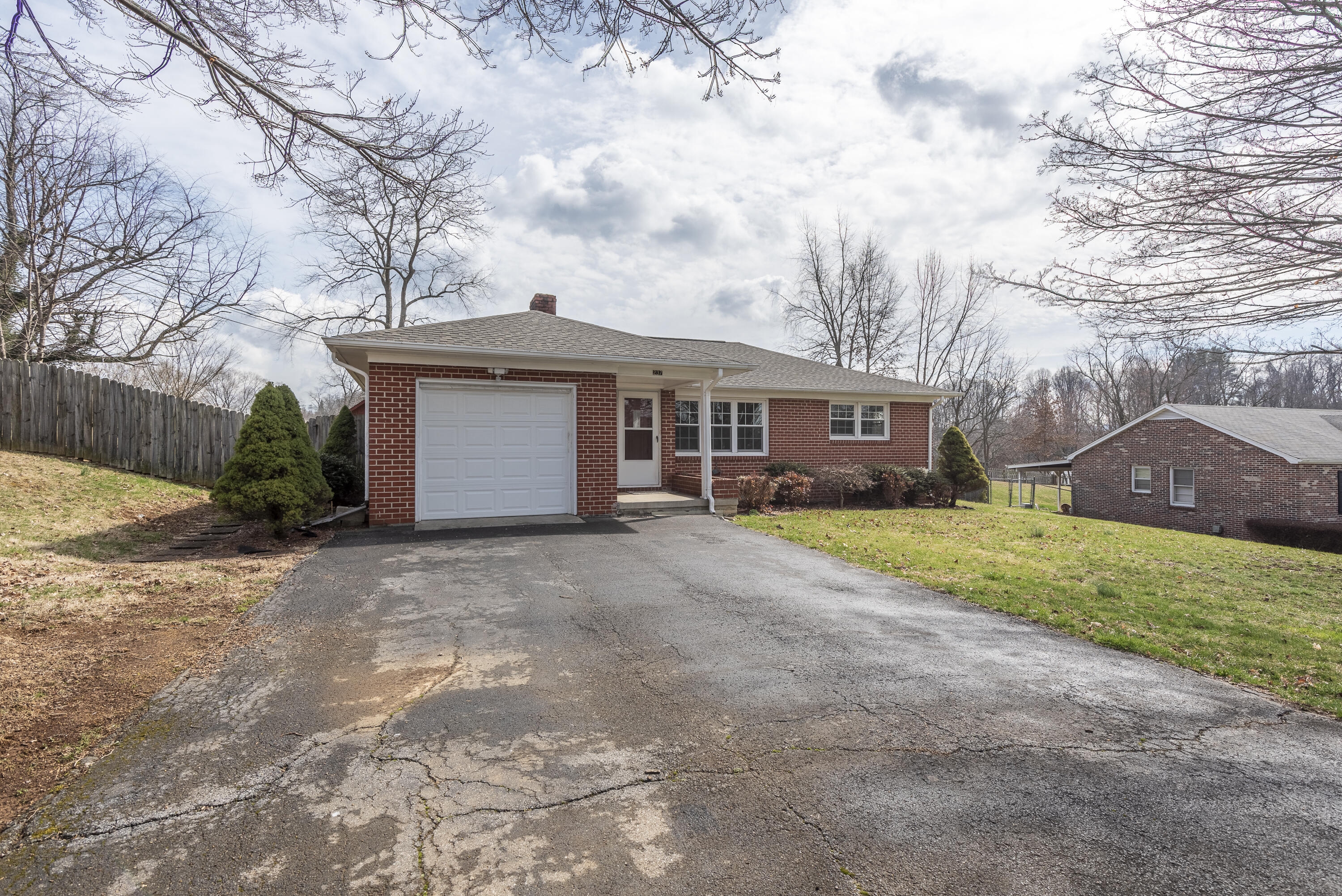 237 Sherwood Road Bristol, VA 24201 - Photo 3 of 22 237-Sherwood-Bristol-VA Matt-Smith-Realt