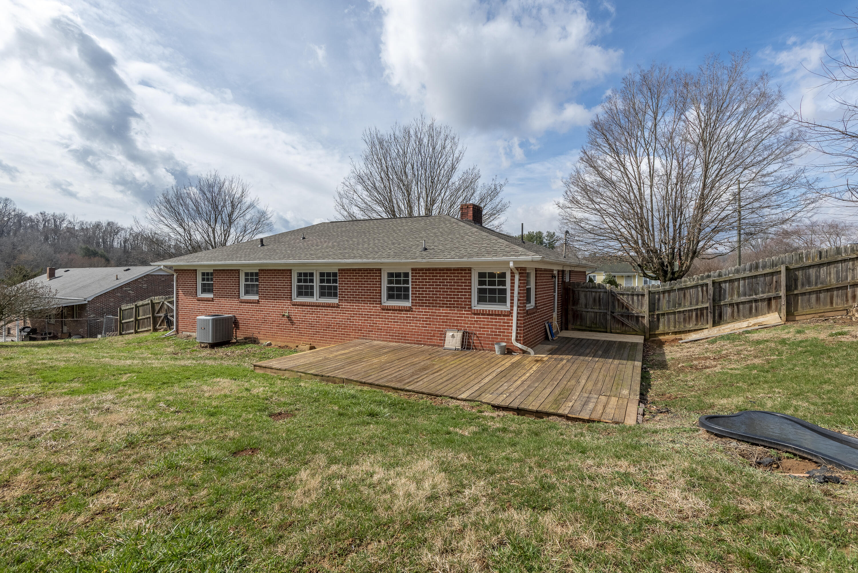 237 Sherwood Road Bristol, VA 24201 - Photo 4 of 22 3