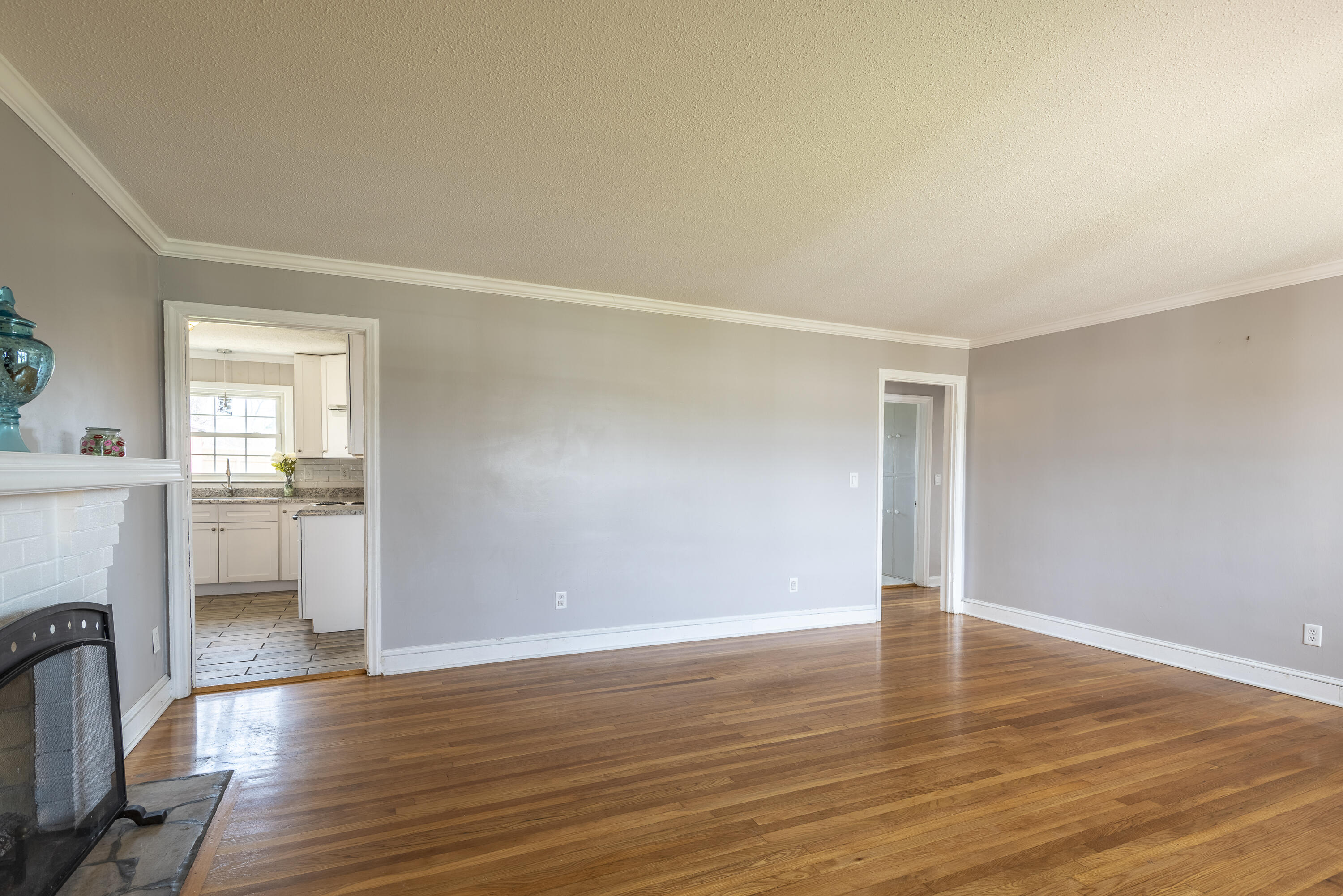 237 Sherwood Road Bristol, VA 24201 - Photo 8 of 22 237-Sherwood-Bristol-VA Matt-Smith-Realt