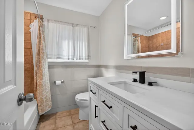 $1,275,000 | 1675 Calle Artigas, Thousand Oaks, CA 91360