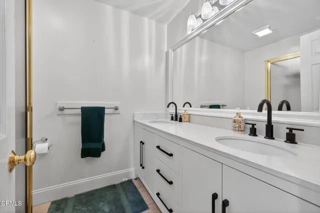 $1,275,000 | 1675 Calle Artigas, Thousand Oaks, CA 91360