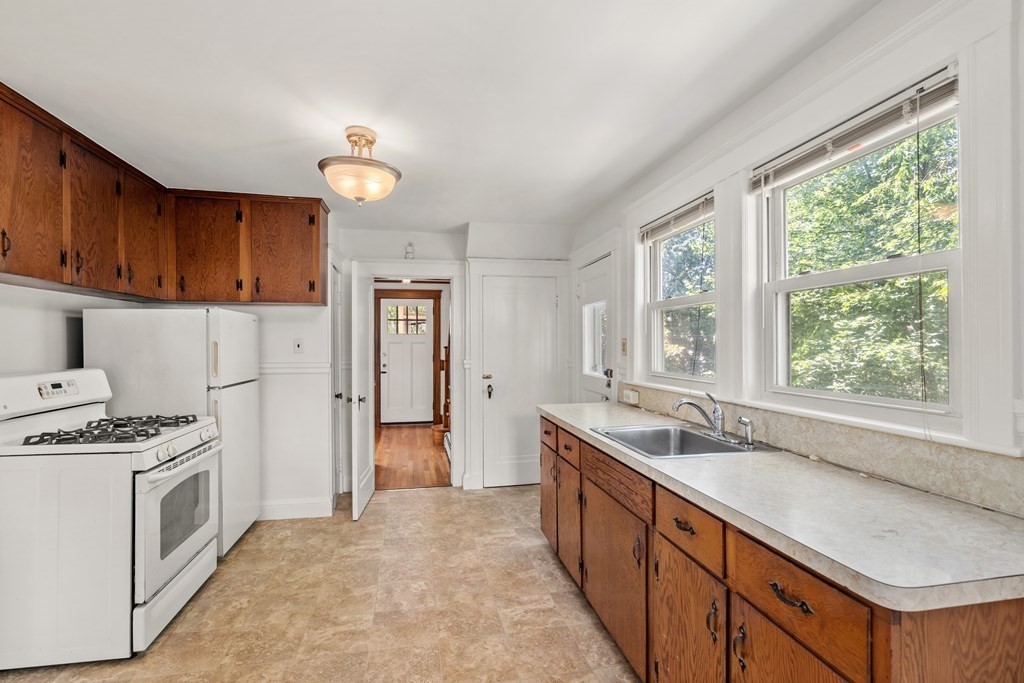 12 Herbertson Road Boston, MA 02130 - Photo 9 of 26 Gallery Image 9