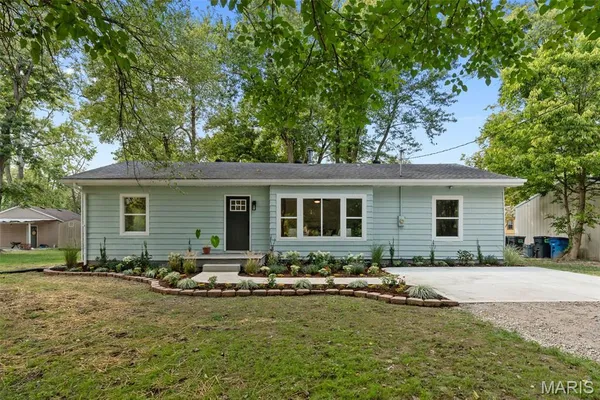 $195,000 | 301 Edgewood Drive, Belleville, IL 62223
