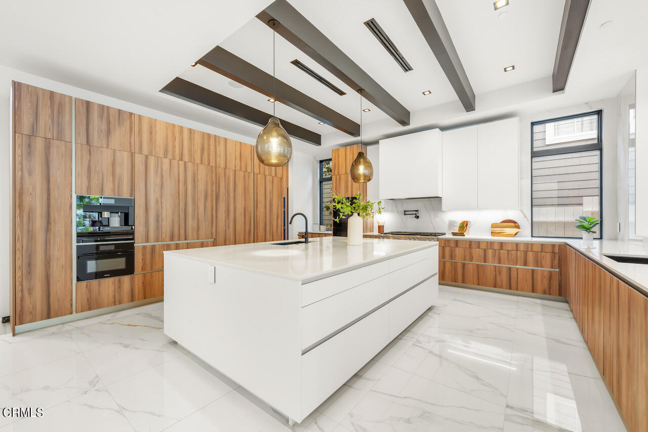 868 9th Street Manhattan Beach, CA 90266 - Photo 13 of 46 a large white tub with a large window