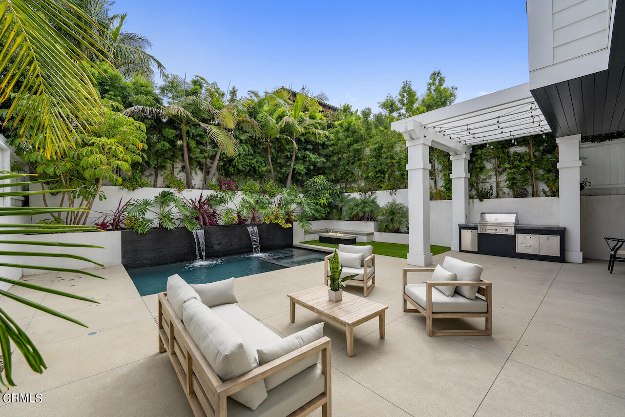 868 9th Street Manhattan Beach, CA 90266 - Photo 17 of 46 a building outdoor space with patio furniture