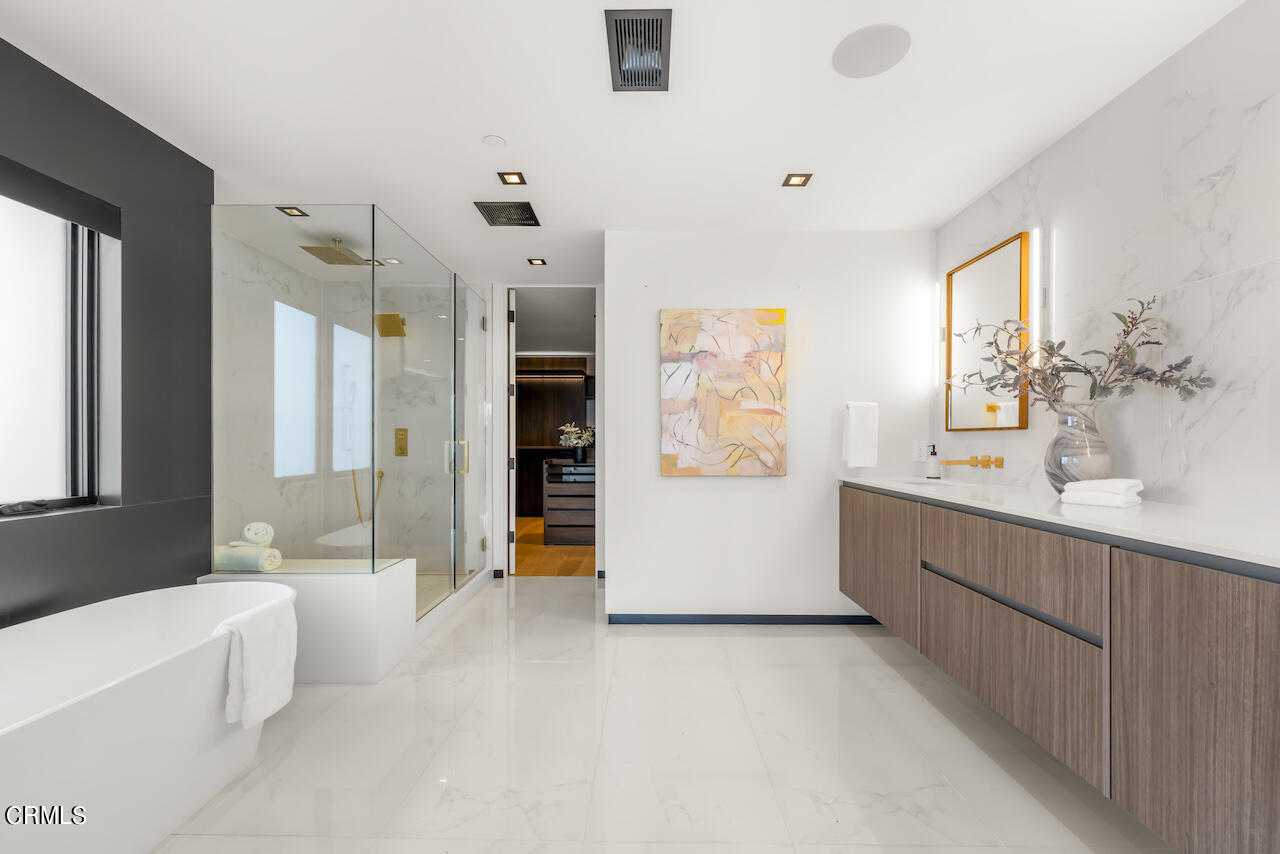 868 9th Street Manhattan Beach, CA 90266 - Photo 25 of 46 a bathroom with a tub sink and mirror