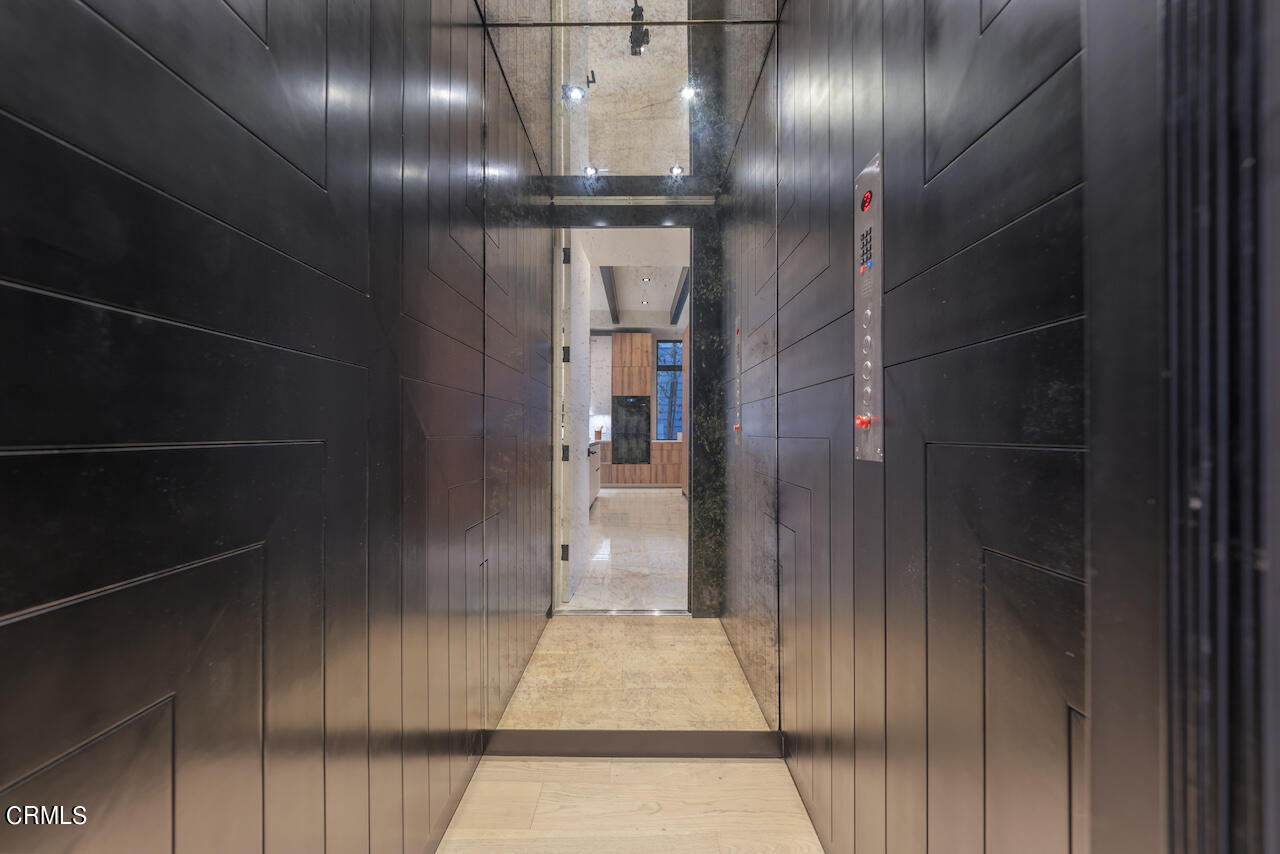 868 9th Street Manhattan Beach, CA 90266 - Photo 35 of 46 a view of elevator