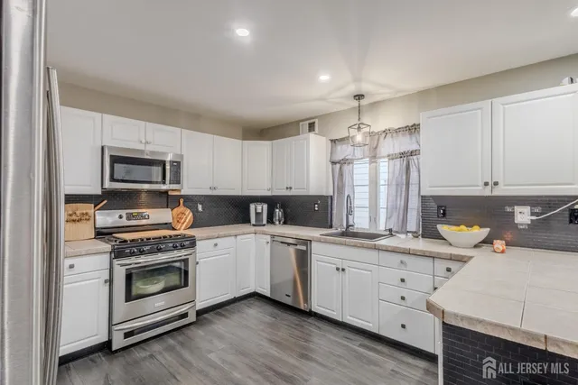 $550,000 | 250 Whittier Avenue, Dunellen, NJ 08812