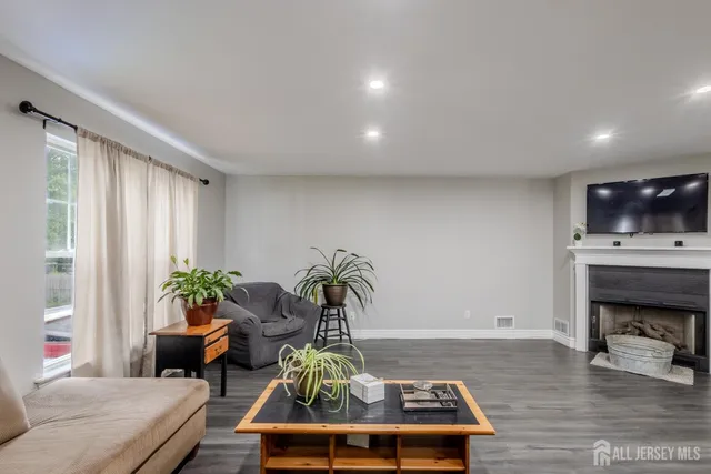 $550,000 | 250 Whittier Avenue, Dunellen, NJ 08812