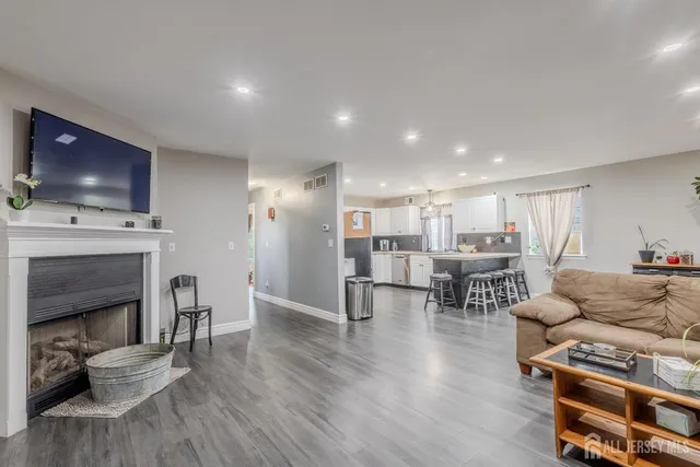 $550,000 | 250 Whittier Avenue, Dunellen, NJ 08812