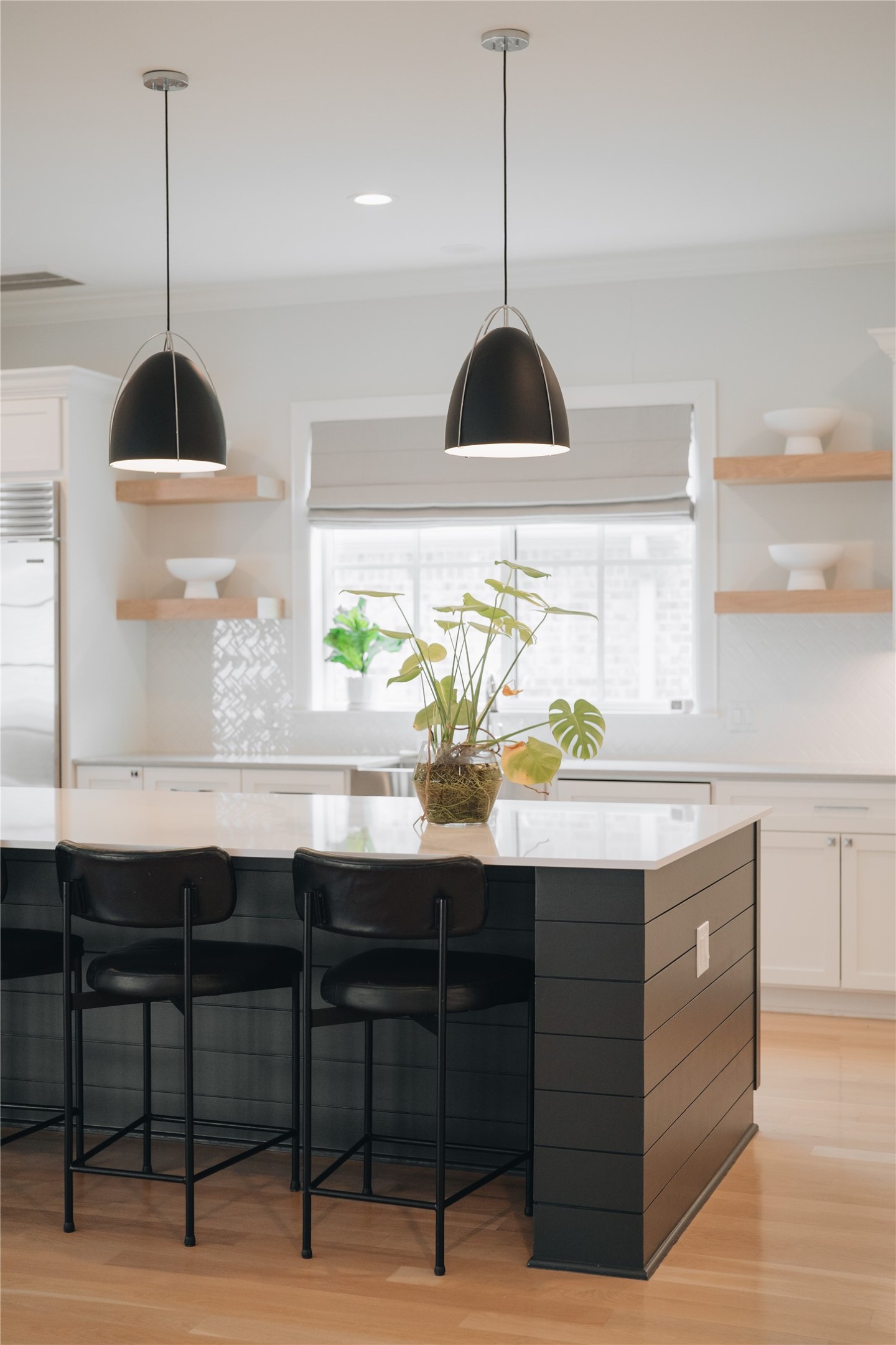 3817 Aberdeen Way Houston, TX 77025 - Photo 5 of 45 Picture you and your family enjoying this spacious kitchen.