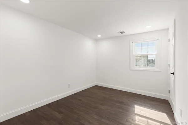 $785,000 | 184 Dallas Street, Lindenhurst, NY 11757