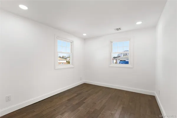 $785,000 | 184 Dallas Street, Lindenhurst, NY 11757