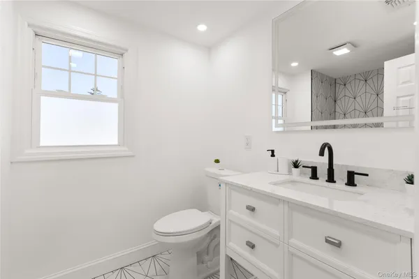 $785,000 | 184 Dallas Street, Lindenhurst, NY 11757