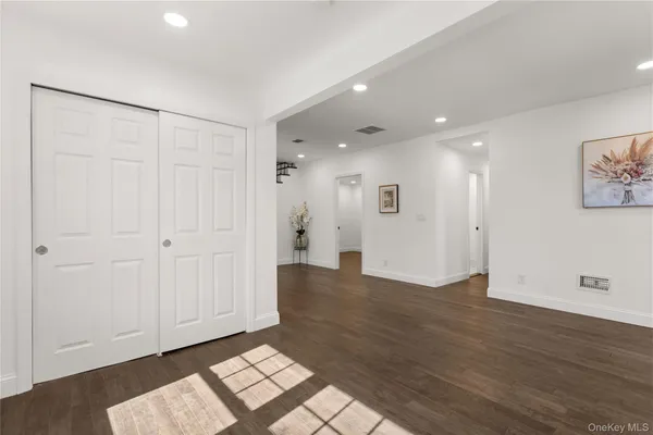 $785,000 | 184 Dallas Street, Lindenhurst, NY 11757