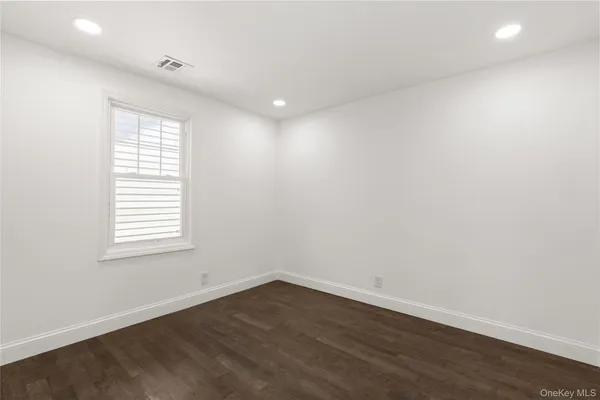 $785,000 | 184 Dallas Street, Lindenhurst, NY 11757