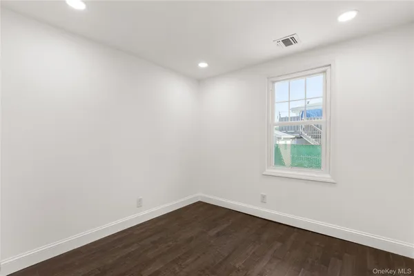 $785,000 | 184 Dallas Street, Lindenhurst, NY 11757