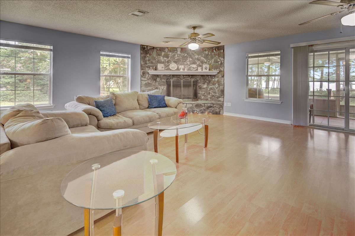 2919 Holley Point Road Navarre, FL 32566 - Photo 25 of 41 Gallery Image 25