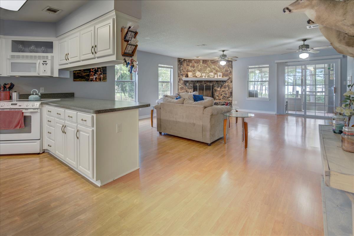 2919 Holley Point Road Navarre, FL 32566 - Photo 31 of 41 Gallery Image 31