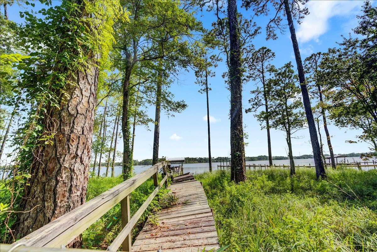 2919 Holley Point Road Navarre, FL 32566 - Photo 6 of 41 Gallery Image 6