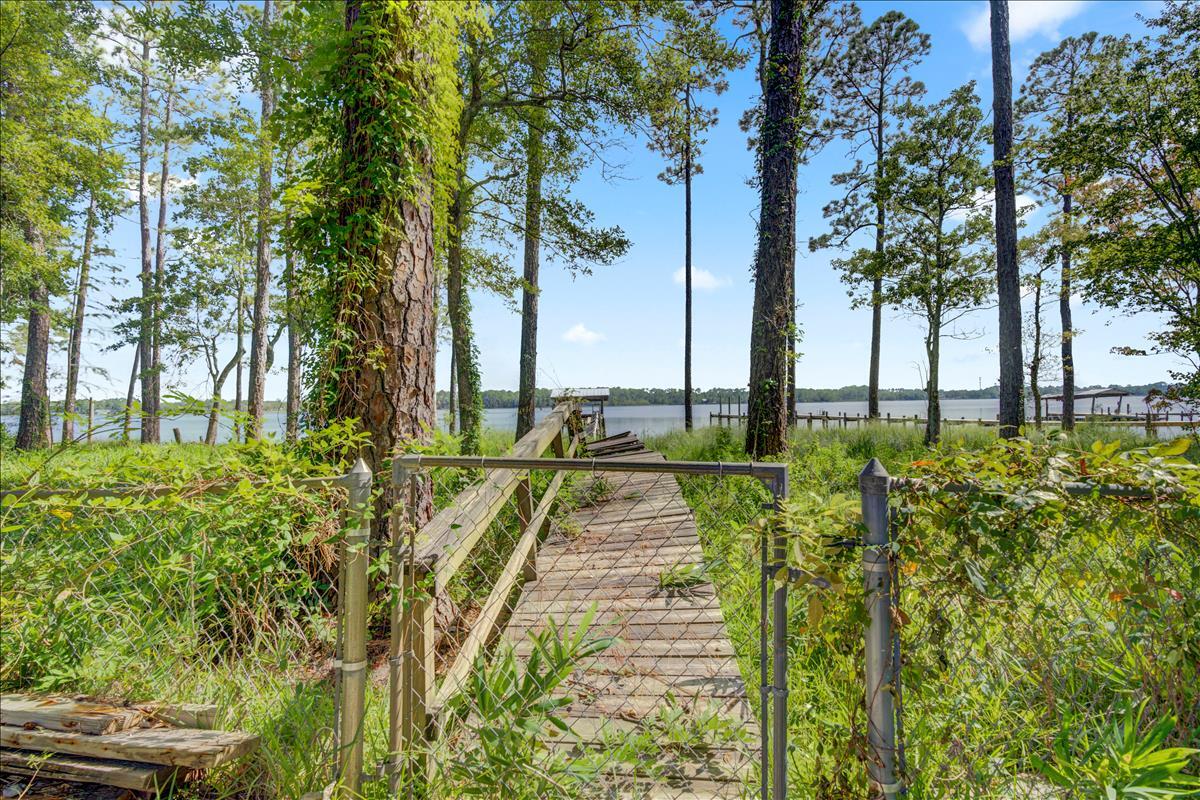 2919 Holley Point Road Navarre, FL 32566 - Photo 7 of 41 Gallery Image 7