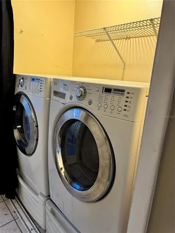a close up view of a washer and dryer