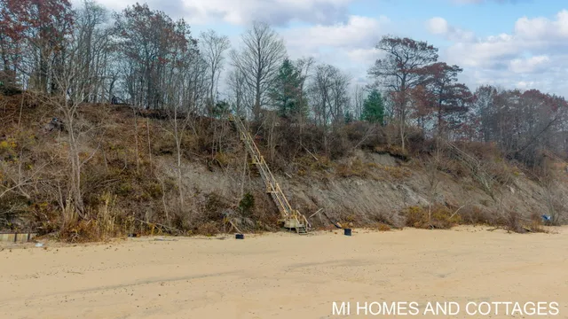 $799,999 | 7128 116th Avenue, Fennville, MI 49408