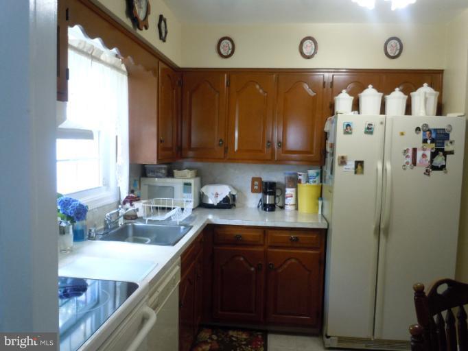 1607 Pickett Road Lutherville-Timonium, MD 21093 - Photo 10 of 29 Kitchen view 3