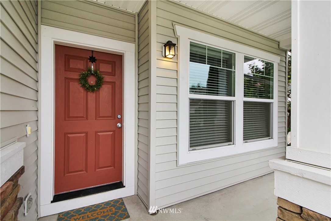 28082 Maple Ridge Way Southeast Maple Valley, WA 98038 - Photo 2 of 24
