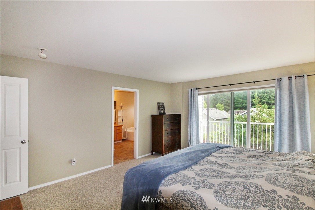 28082 Maple Ridge Way Southeast Maple Valley, WA 98038 - Photo 13 of 24