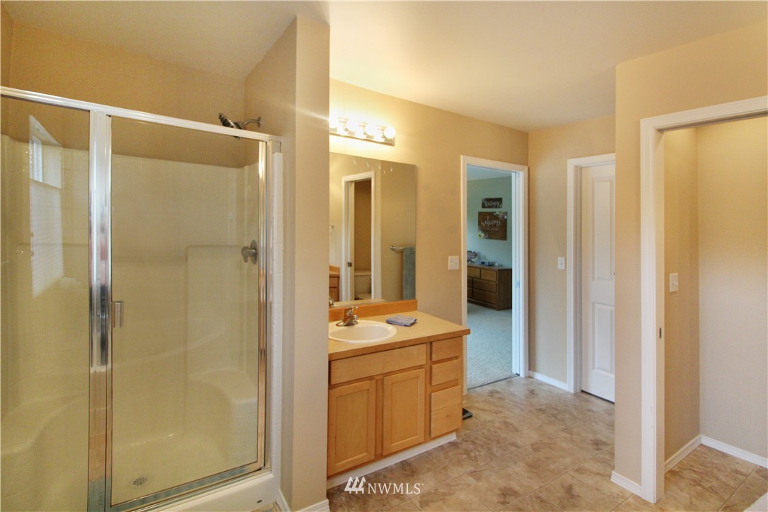 28082 Maple Ridge Way Southeast Maple Valley, WA 98038 - Photo 15 of 24
