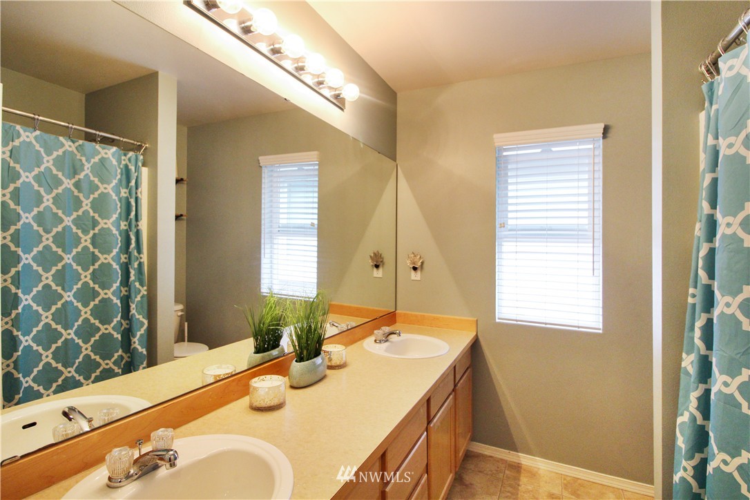 28082 Maple Ridge Way Southeast Maple Valley, WA 98038 - Photo 18 of 24