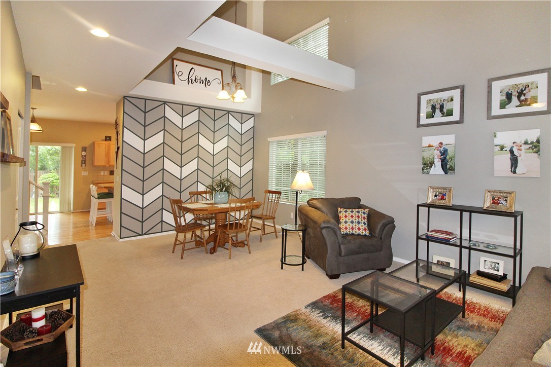 28082 Maple Ridge Way Southeast Maple Valley, WA 98038 - Photo 3 of 24