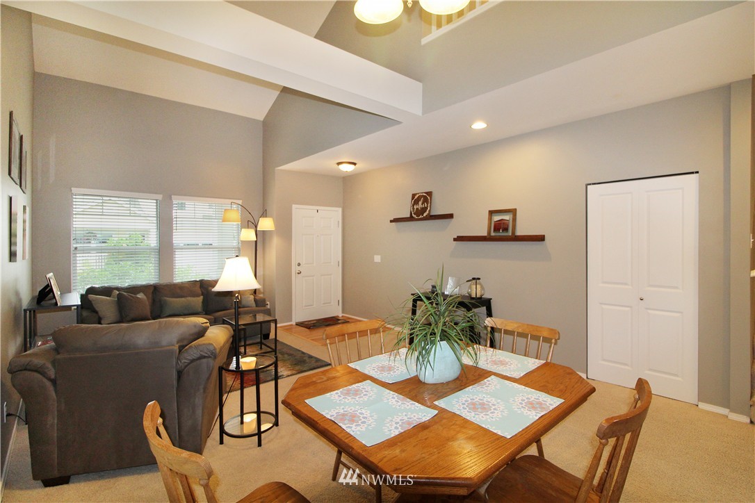 28082 Maple Ridge Way Southeast Maple Valley, WA 98038 - Photo 5 of 24