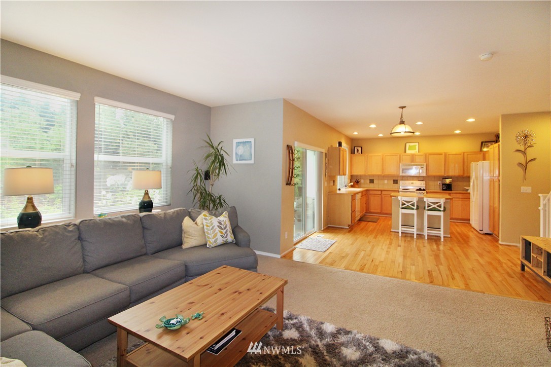 28082 Maple Ridge Way Southeast Maple Valley, WA 98038 - Photo 6 of 24