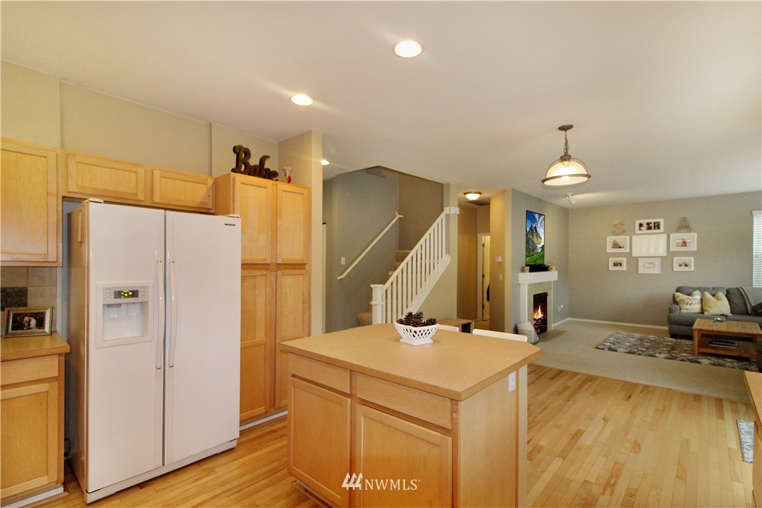 28082 Maple Ridge Way Southeast Maple Valley, WA 98038 - Photo 9 of 24