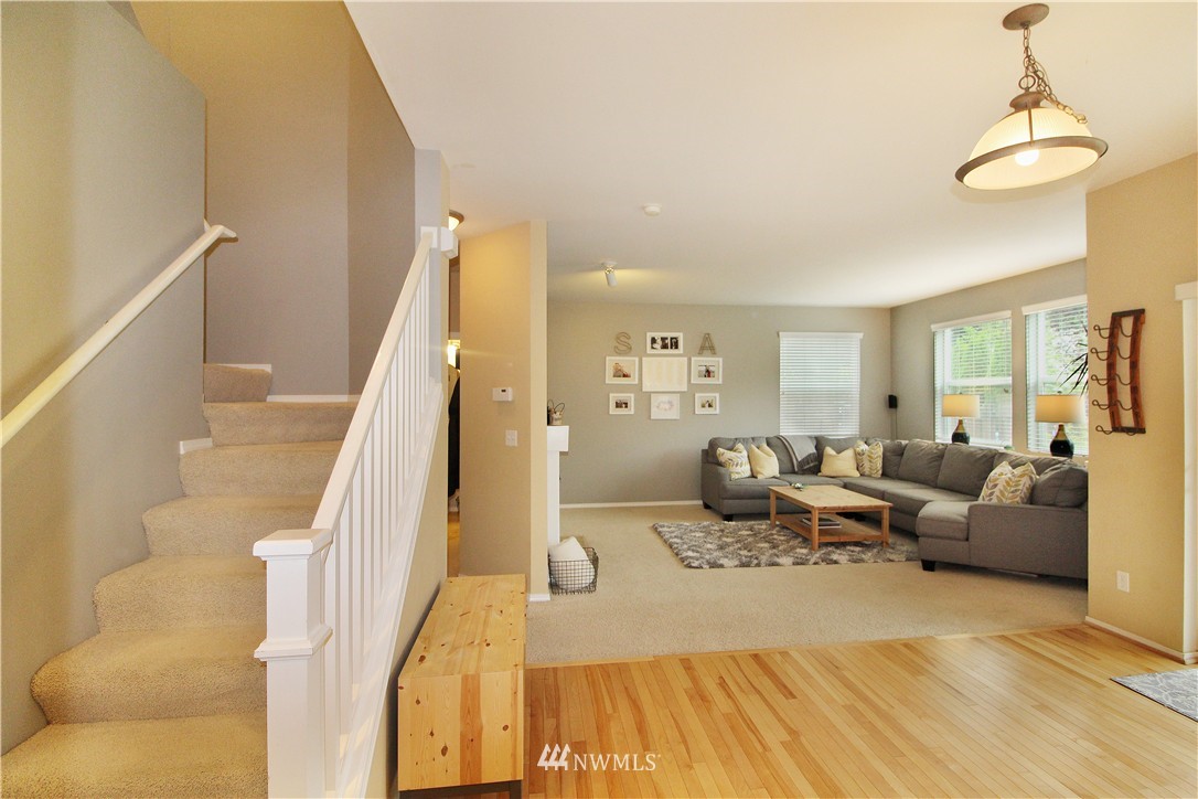 28082 Maple Ridge Way Southeast Maple Valley, WA 98038 - Photo 10 of 24