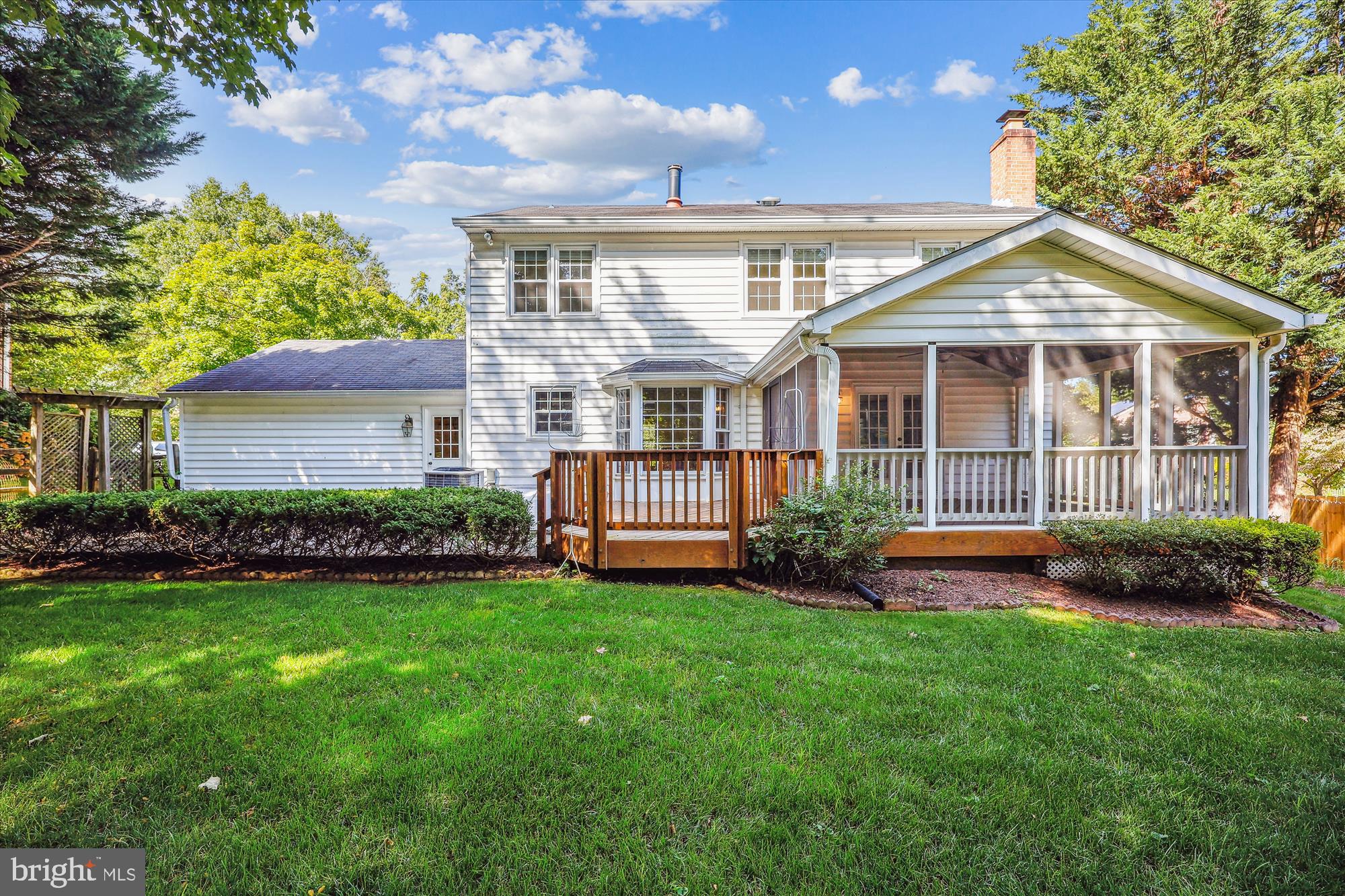 12 Thorburn Road Gaithersburg, MD 20878 - Photo 2 of 4