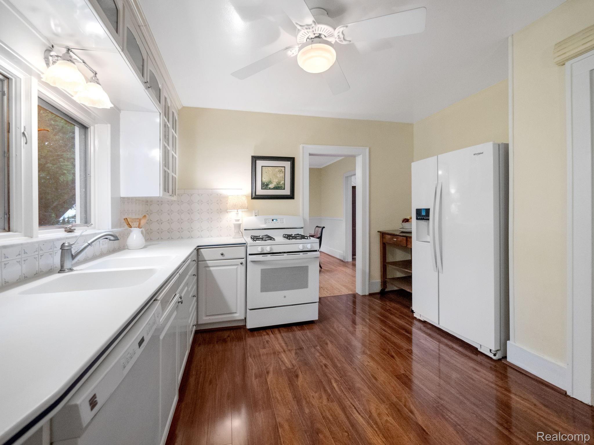 1072 Ridgedale Avenue Birmingham, MI 48009 - Photo 16 of 51 KITCHEN