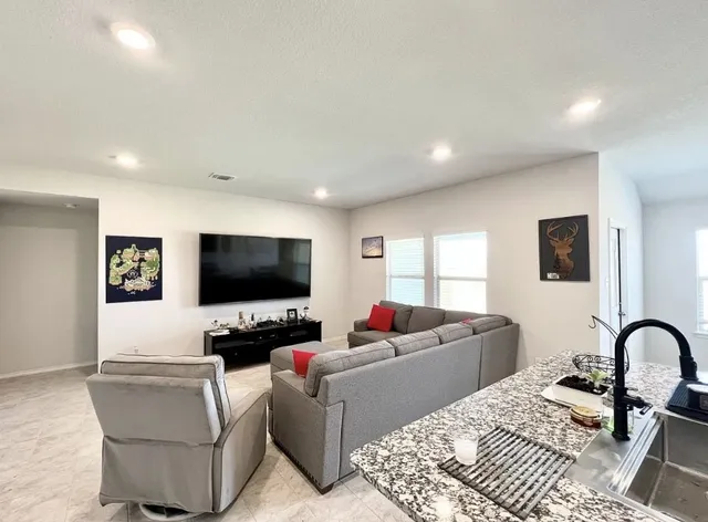 $299,000 | 544 Taggart Trail, Jarrell, TX 76537